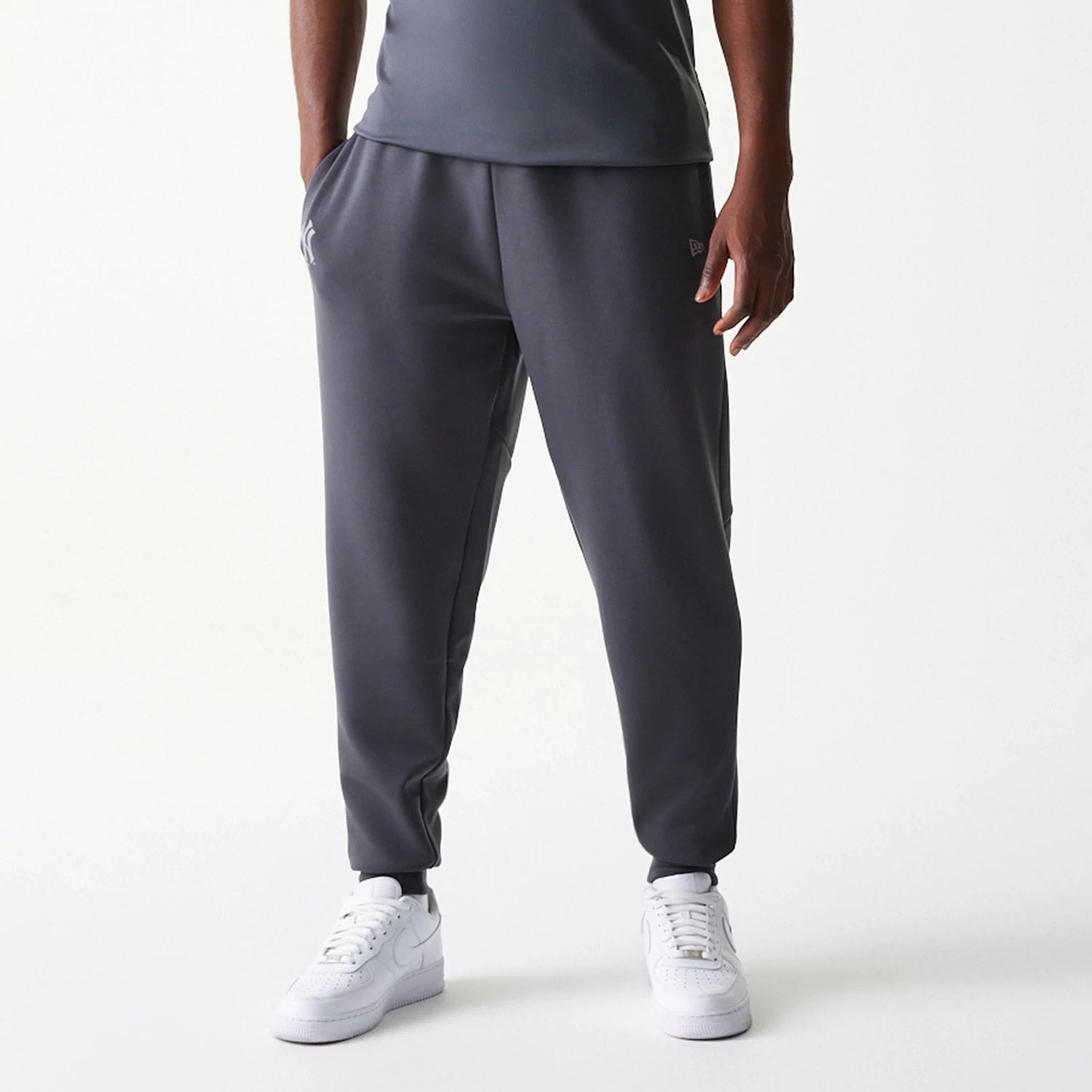 The model is wearing this MLB New York Yankees Joggers in dark grey. 3