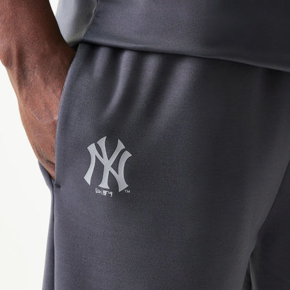 The model is wearing this MLB New York Yankees Joggers in dark grey. 4