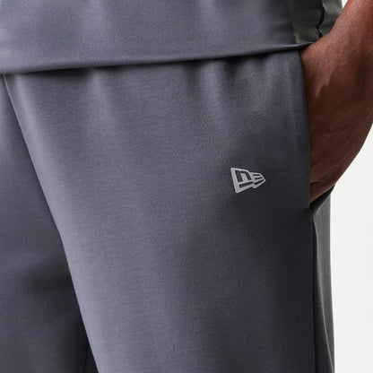 The model is wearing this MLB New York Yankees Joggers in dark grey. 5