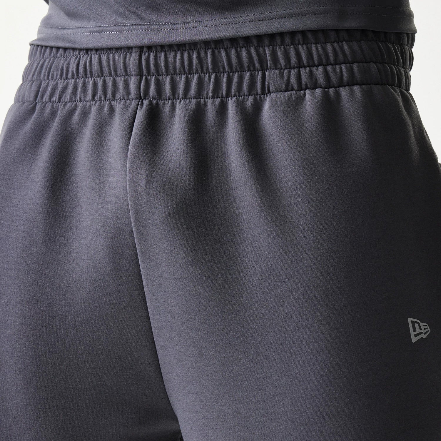 The model is wearing this MLB New York Yankees Joggers in dark grey. 6