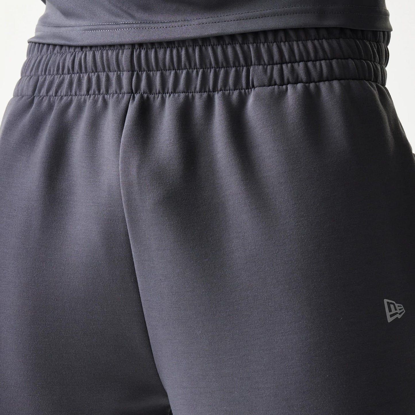 The model is wearing this MLB New York Yankees Joggers in dark grey. 6
