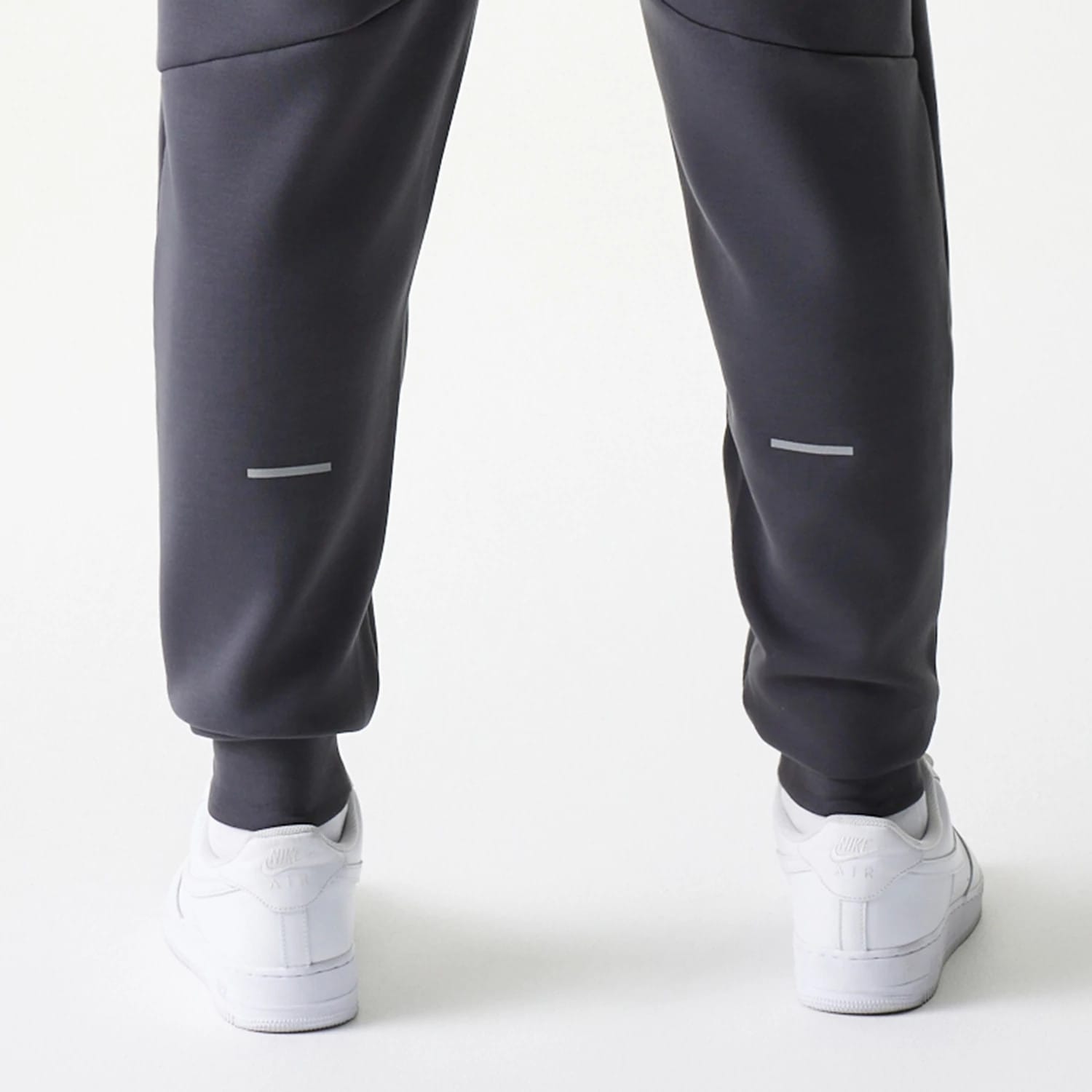 The model is wearing this MLB New York Yankees Joggers in dark grey. 7