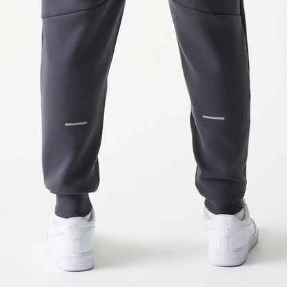 The model is wearing this MLB New York Yankees Joggers in dark grey. 7