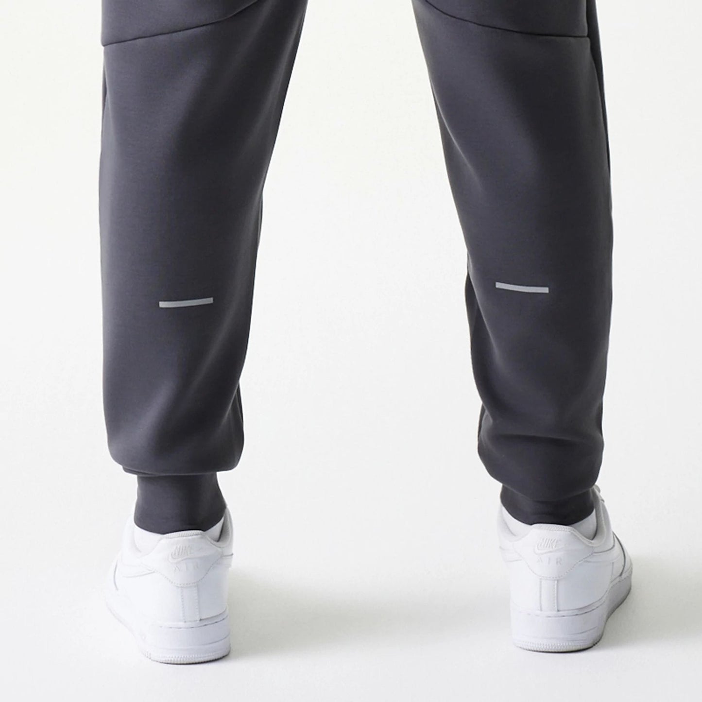 The model is wearing this MLB New York Yankees Joggers in dark grey. 7