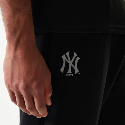 The model is wearing this MLB New York Yankees Joggers in black. 4