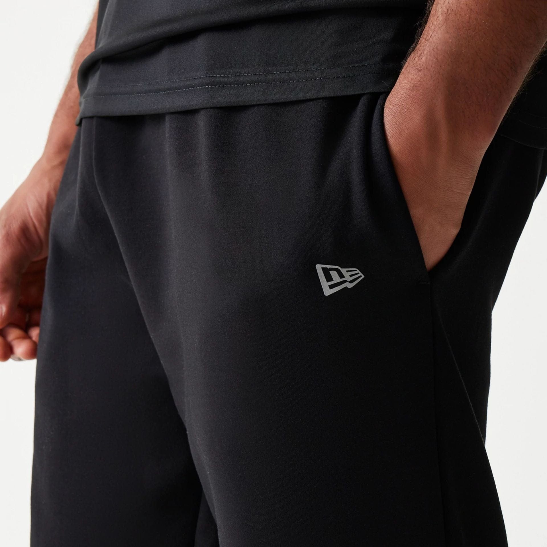 The model is wearing this MLB New York Yankees Joggers in black. 5