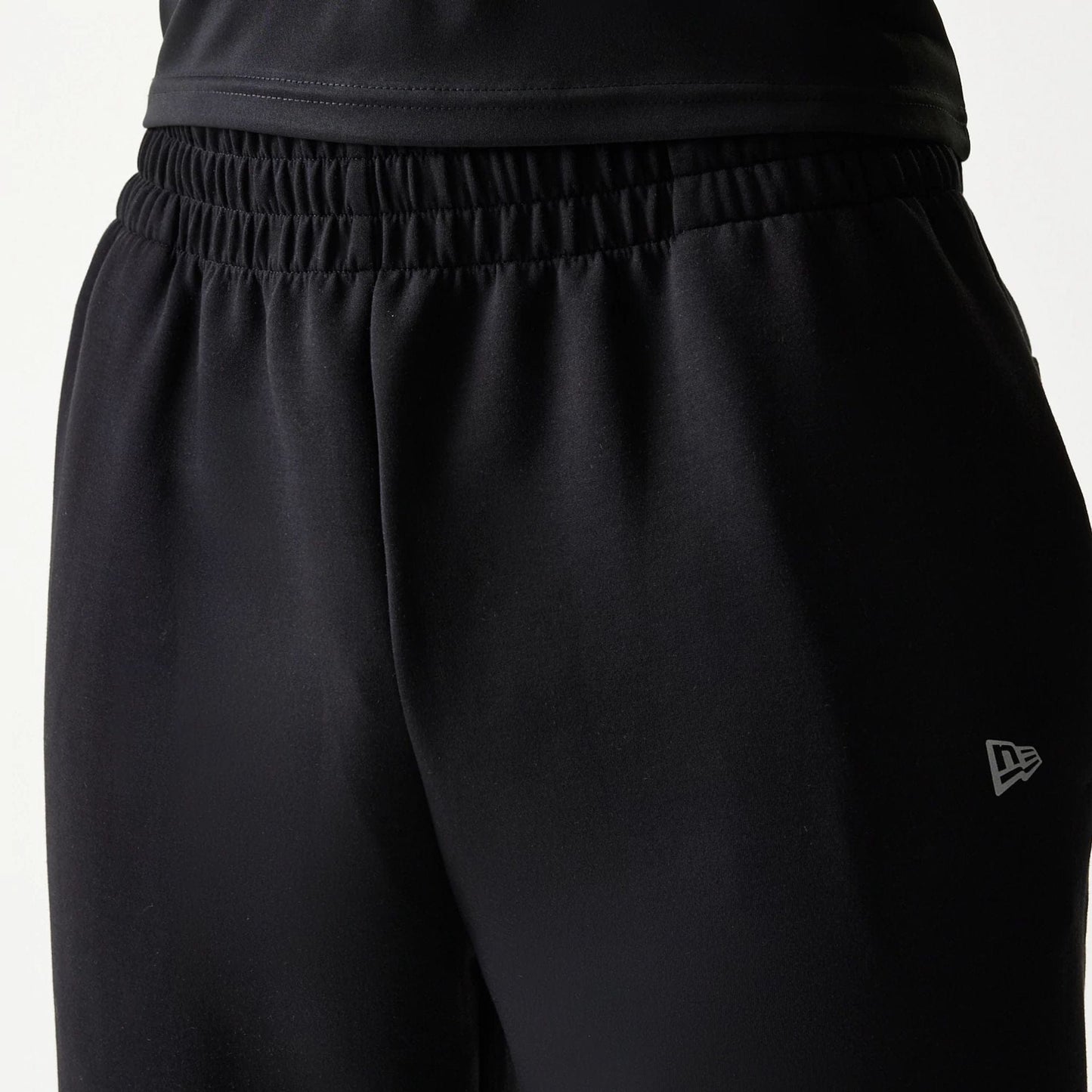 The model is wearing this MLB New York Yankees Joggers in black. 6