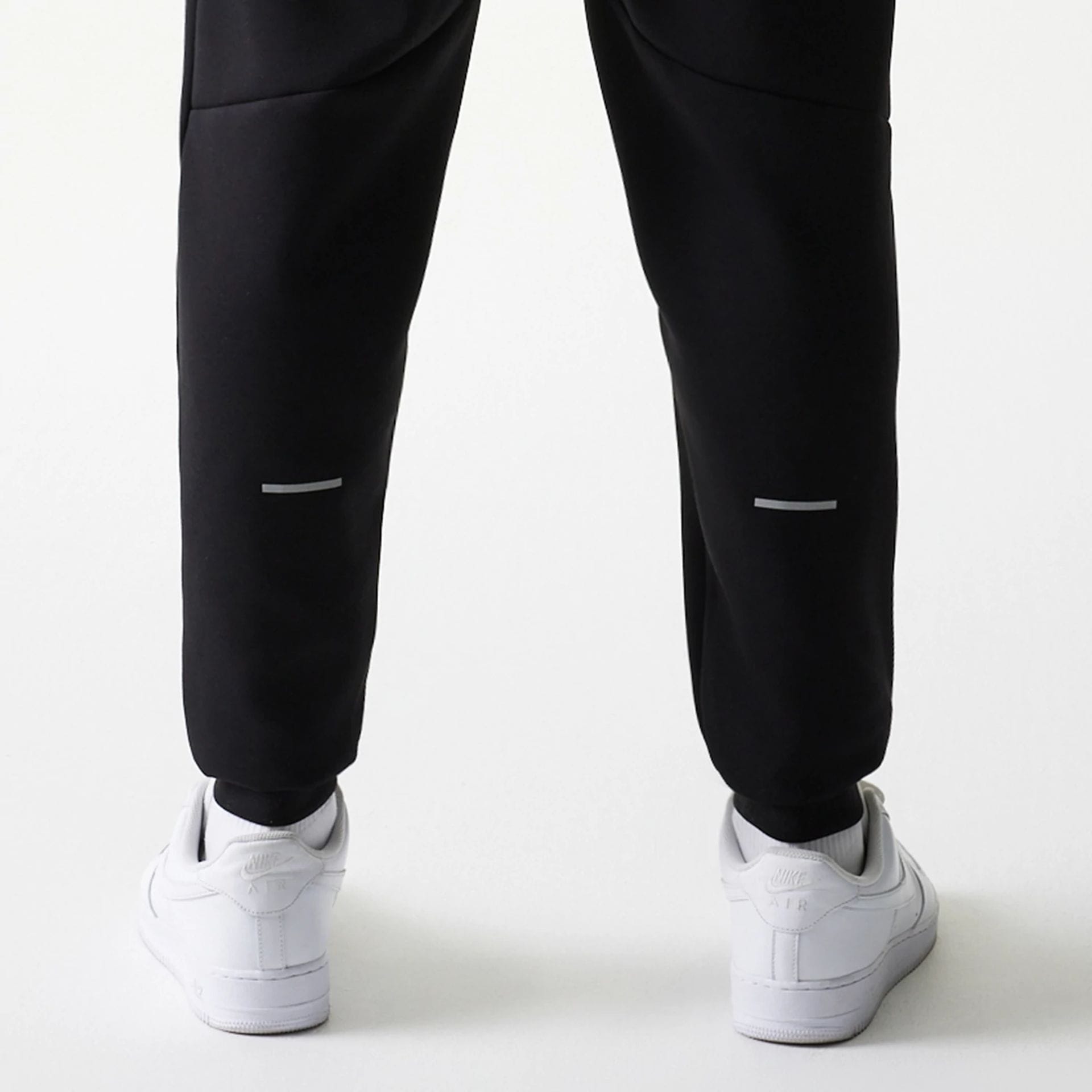 The model is wearing this MLB New York Yankees Joggers in black. 7