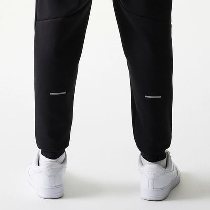 The model is wearing this MLB New York Yankees Joggers in black. 7