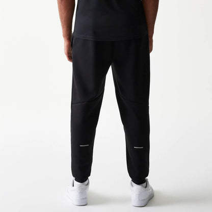 The model is wearing this MLB New York Yankees Joggers in black. 2