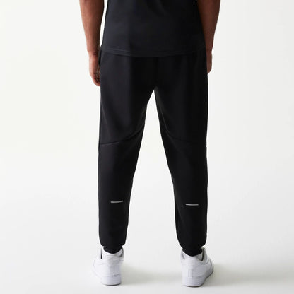 The model is wearing this MLB New York Yankees Joggers in black. 2