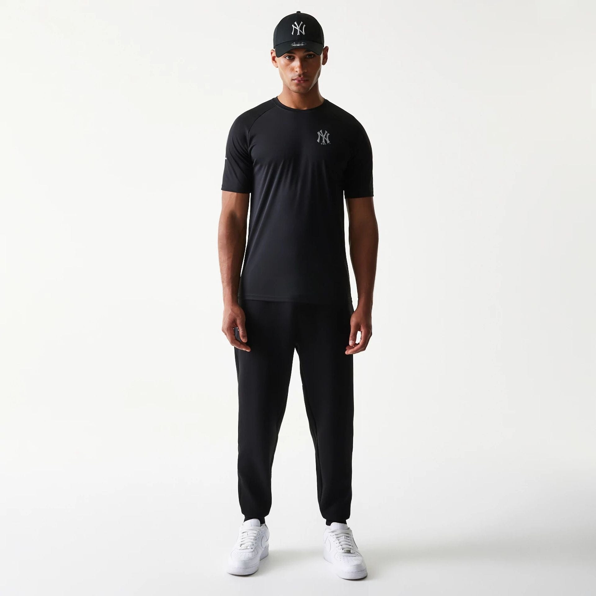 The model is wearing this MLB New York Yankees Joggers in black. 8