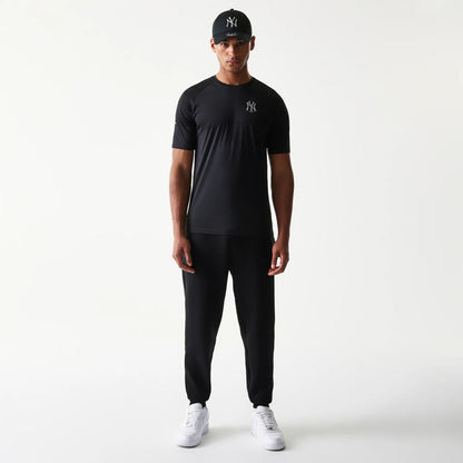 The model is wearing this MLB New York Yankees Joggers in black. 8