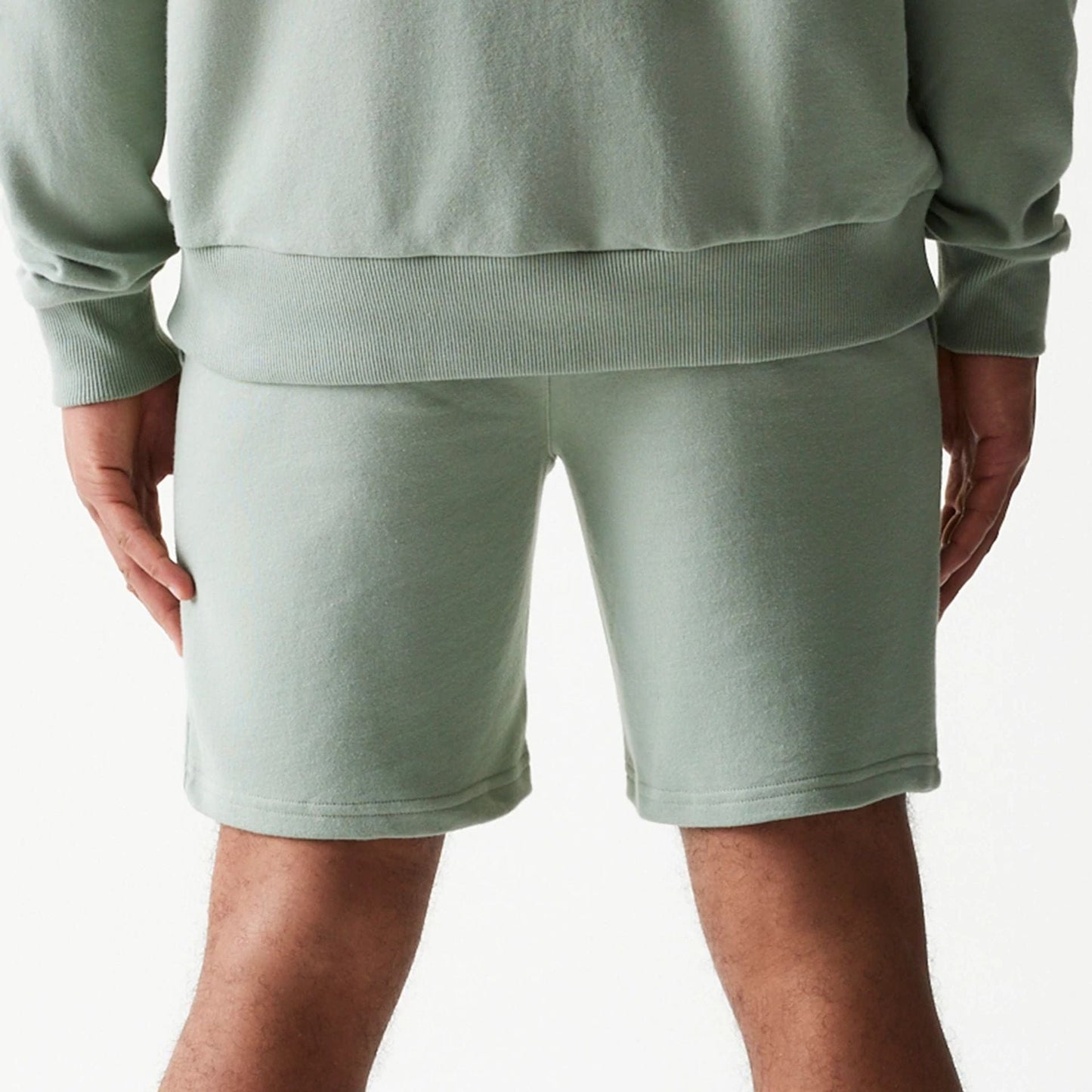 The model is wearing this MLB League Essential Midi LA Dodgers Shorts in pastel green. 6