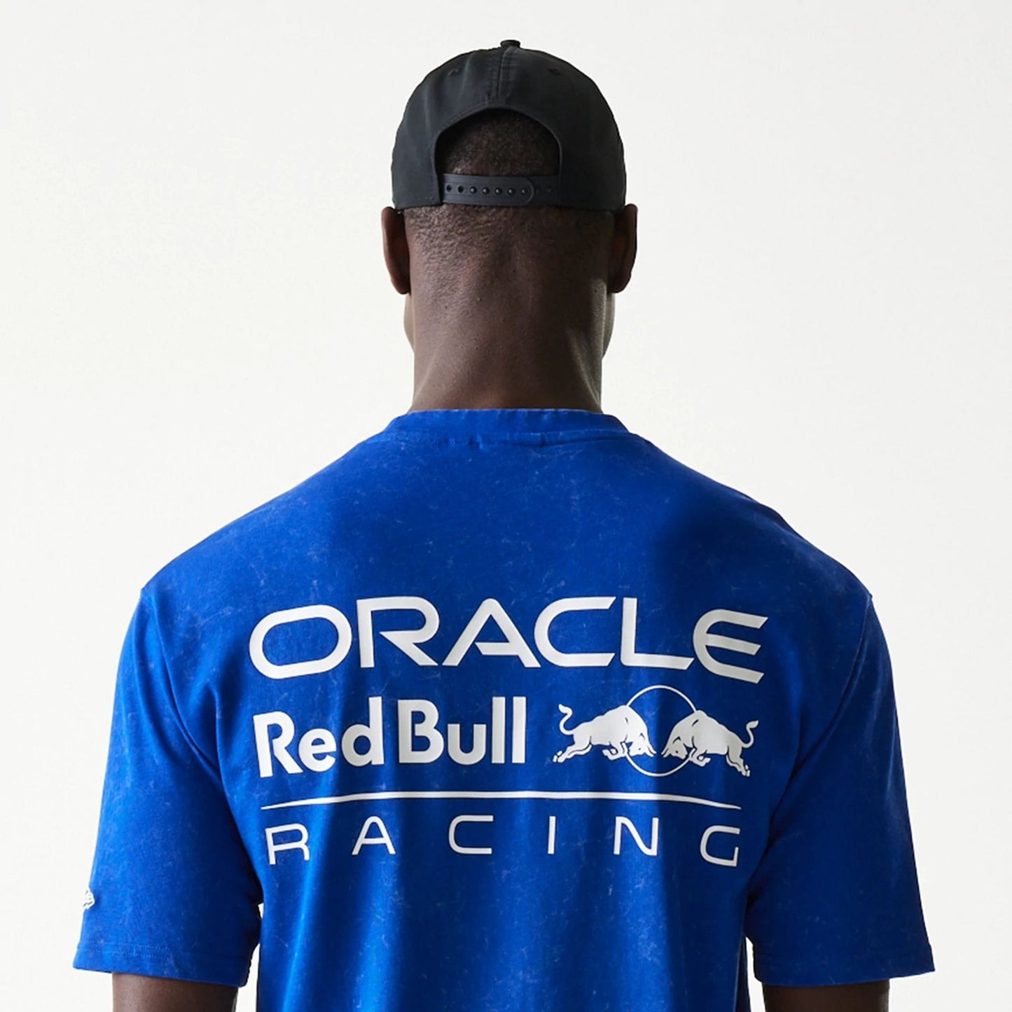 The model is wearing this Red Bull Racing Linear Graphic Oversized T-Shirt in blue. 6