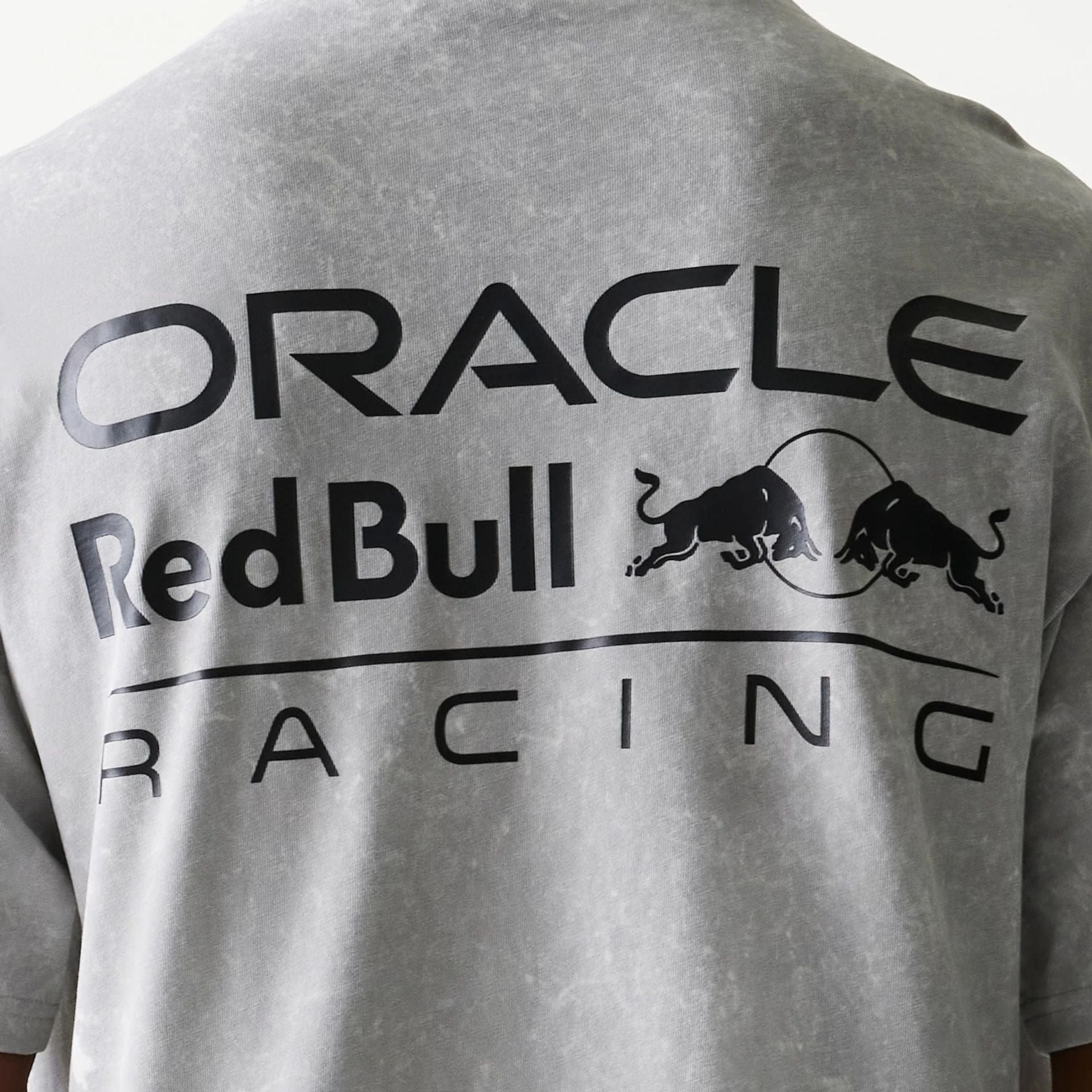 The model is wearing this Red Bull Racing Linear Graphic Oversized T-Shirt in grey. 6