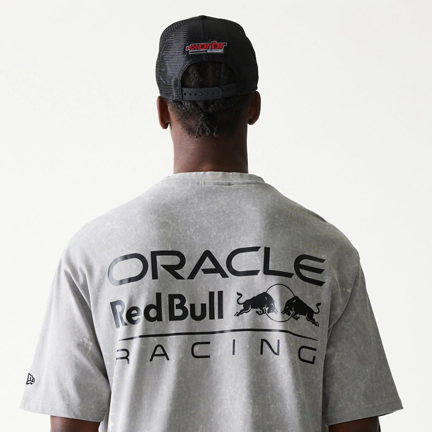 The model is wearing this Red Bull Racing Linear Graphic Oversized T-Shirt in grey. 7