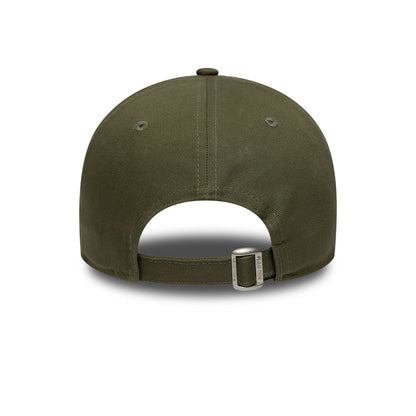 Pictured is this MLB League Essential New York Yankees 9FORTY in green. 4
