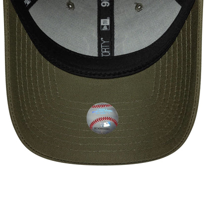 Pictured is this MLB League Essential New York Yankees 9FORTY in green. 5