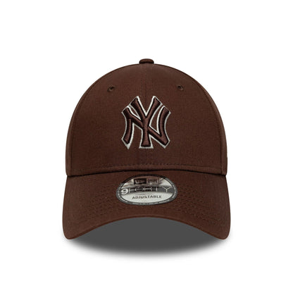 Pictured is this MLB Team Outline New York Yankees 9FORTY in brown. 2