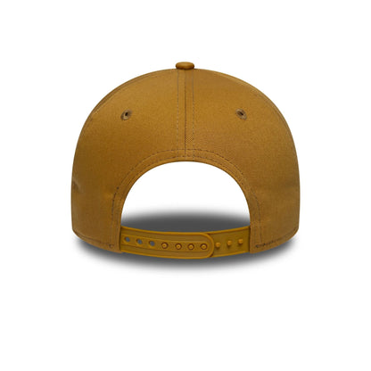 Pictured is this MLB League Essential New York Yankees 9FORTY E-Frame in beige. 4