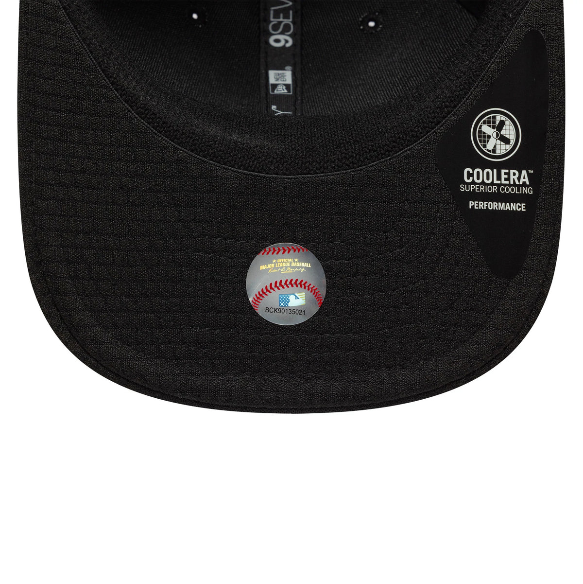 Pictured is this MLB Flawless Mesh New York Yankees 9SEVENTY Stretch Snap in black. 5