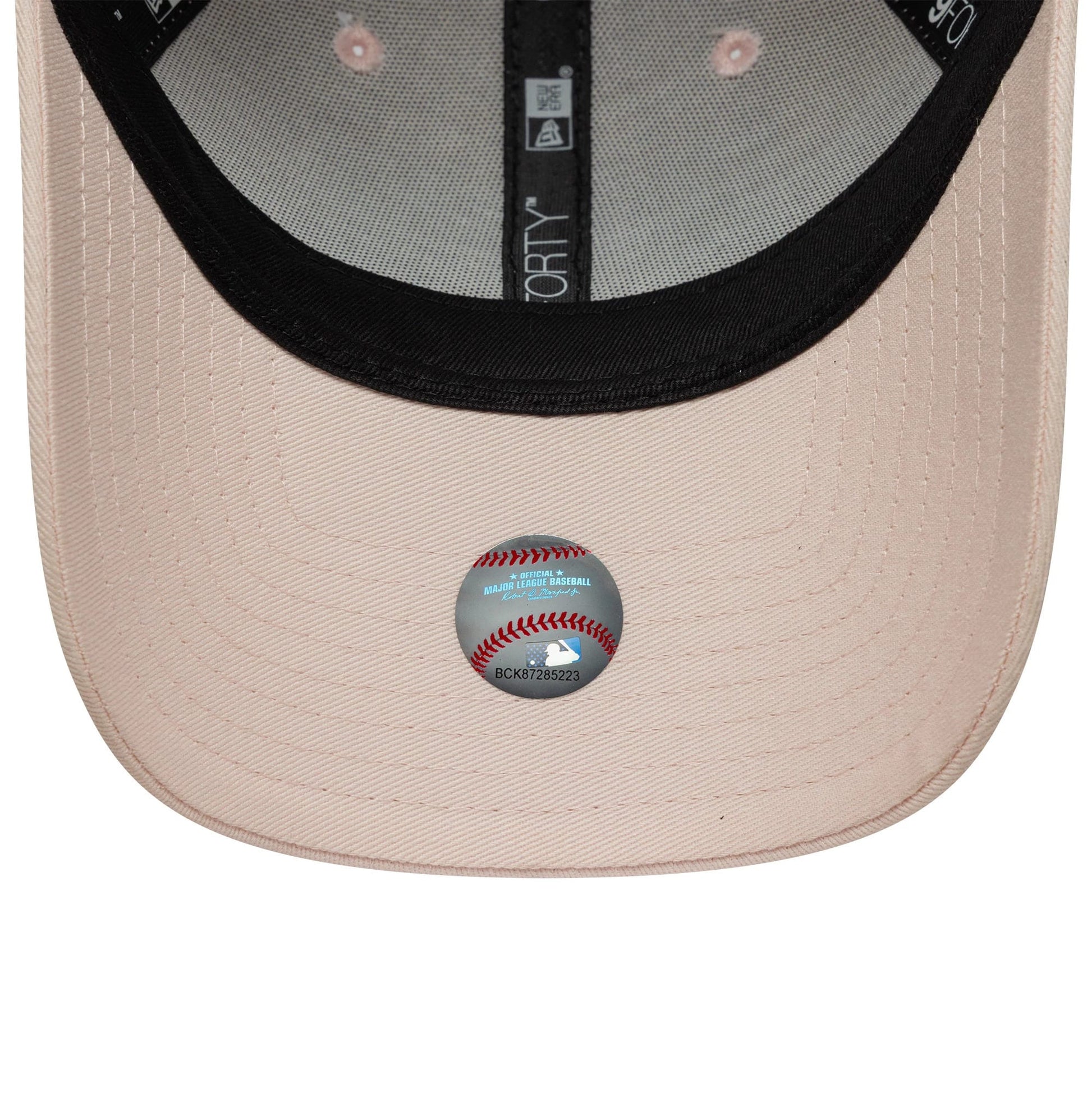 Pictured is this Womens MLB League Essential Midi LA Dodgers 9FORTY in pastel pink. 5