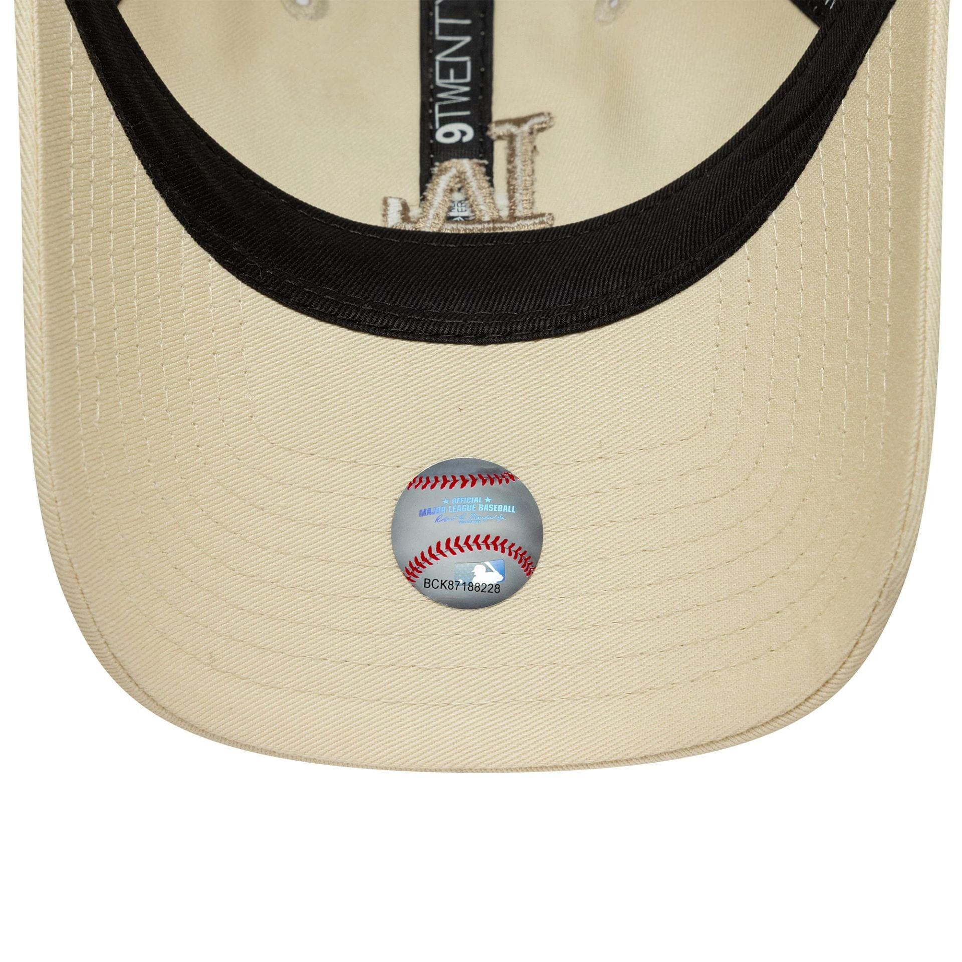 Pictured is this Womens MLB League Essential Midi LA Dodgers 9TWENTY in light beige. 5