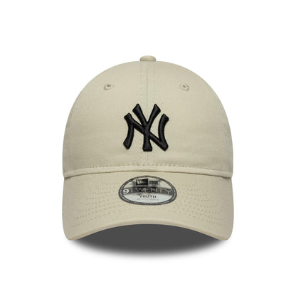 New York Yankees Youth MLB Light Beige New Era 9TWENTY Cap, front view showing the raised black NY logo embroidered on the front panel and a 9TWENTY size sticker on the curved beige visor.