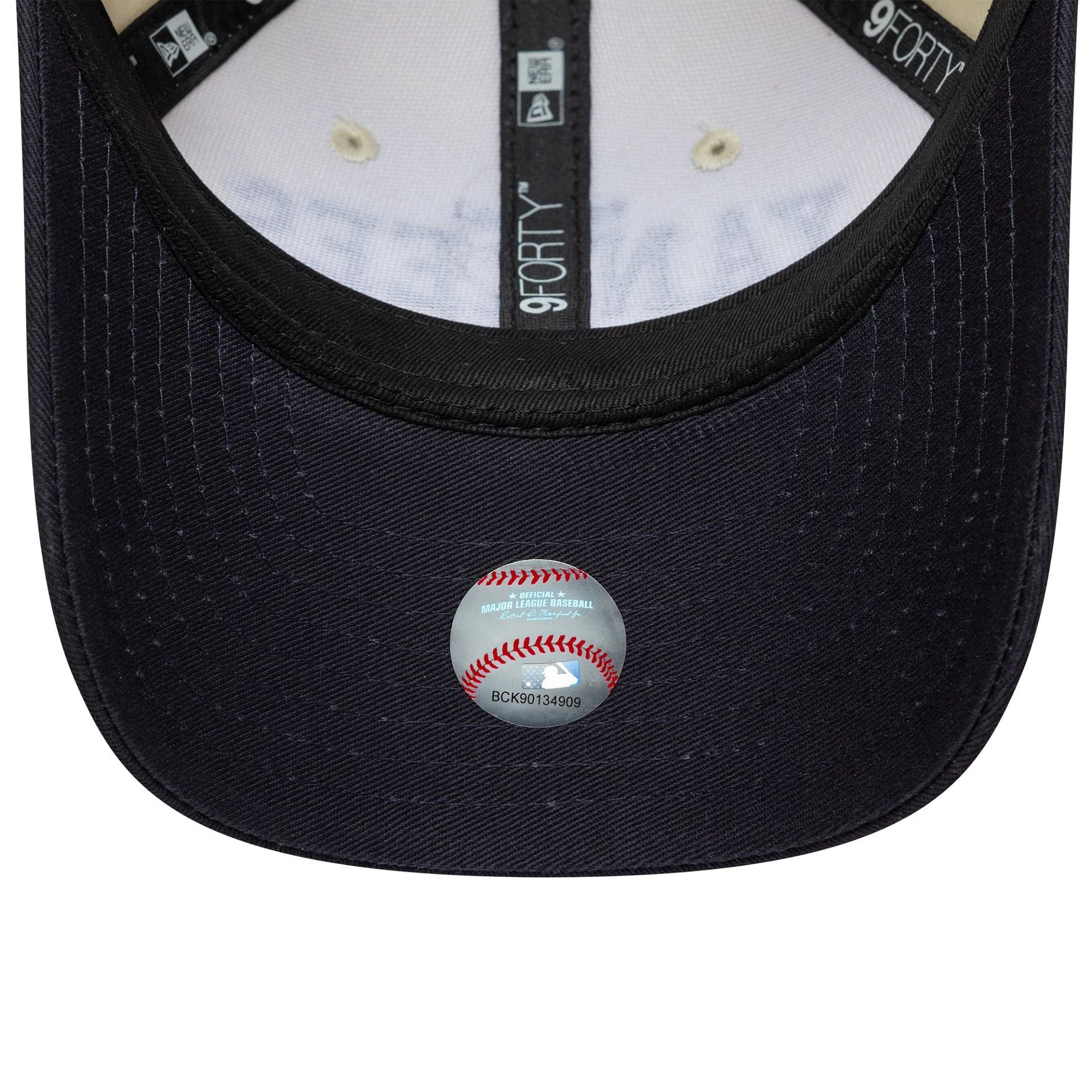 Pictured is this Youth MLB Wordmark New York Yankees 9FORTY M-Crown in light beige. 5