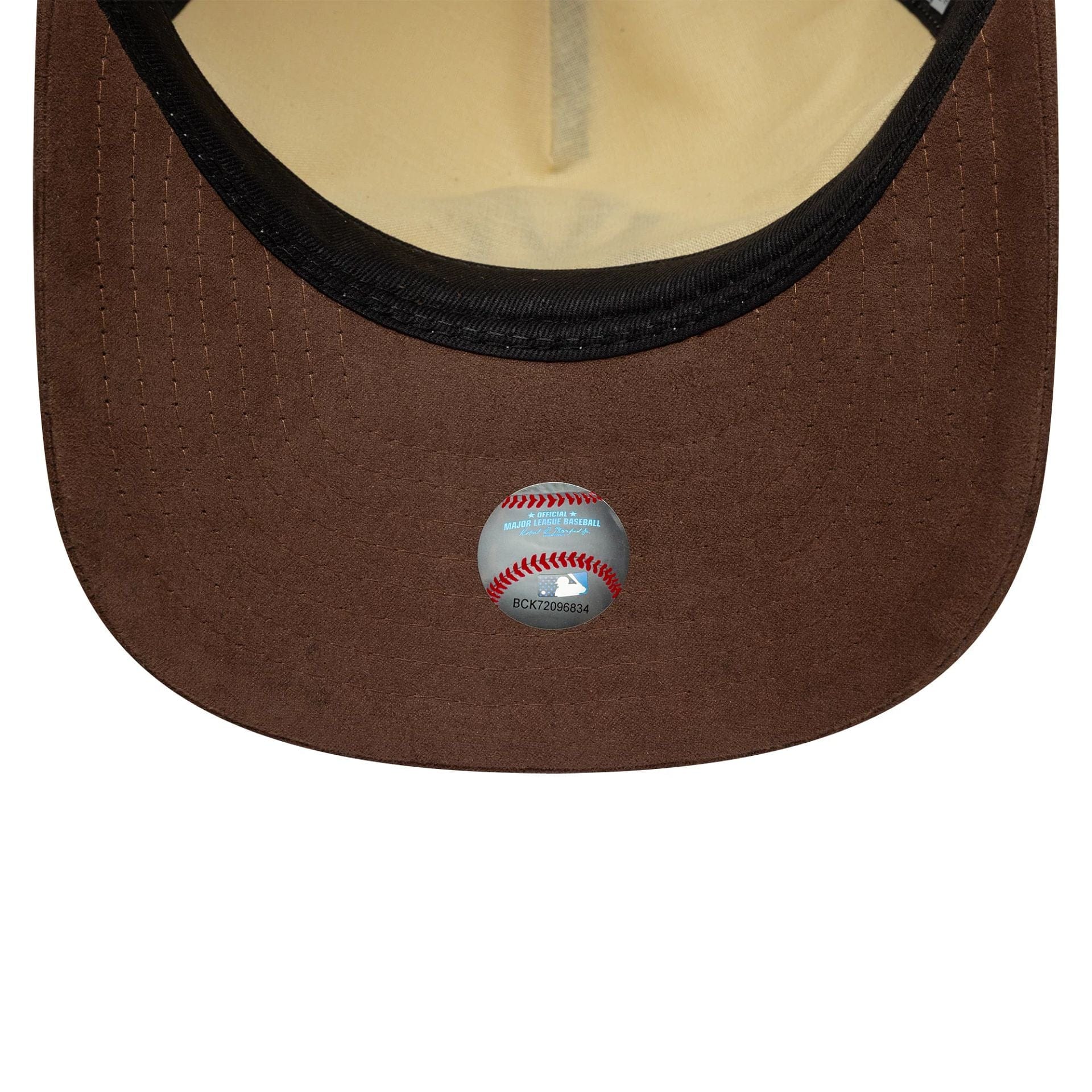 Pictured is this MLB Suede Visor New York Yankees 9FIFTY A-Frame Snapback in light beige. 5