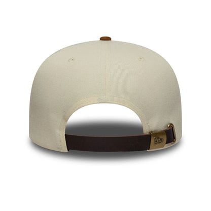 Pictured is this MLB Suede Visor LA Dodgers 9FIFTY A-Frame Snapback in light beige. 4