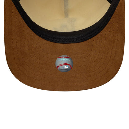 Pictured is this MLB Suede Visor LA Dodgers 9FIFTY A-Frame Snapback in light beige. 5