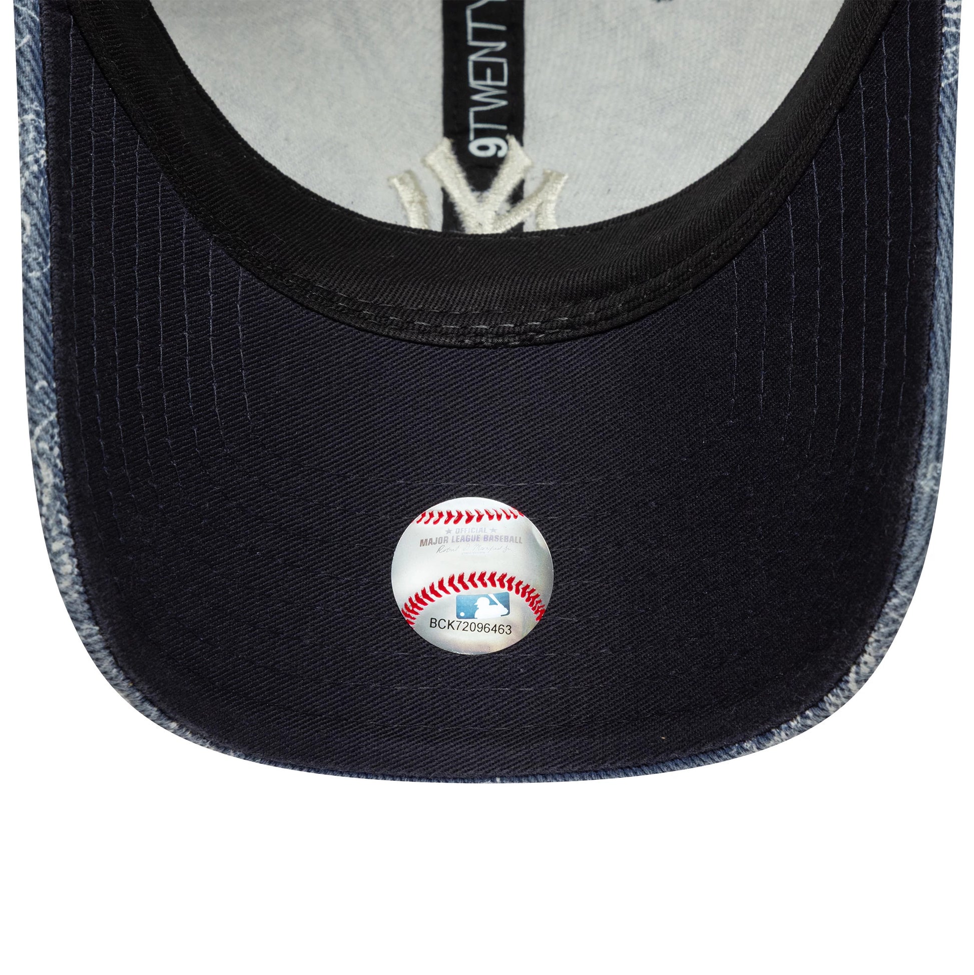 Pictured is this MLB Washed Paisley New York Yankees 9TWENTY in navy. 5