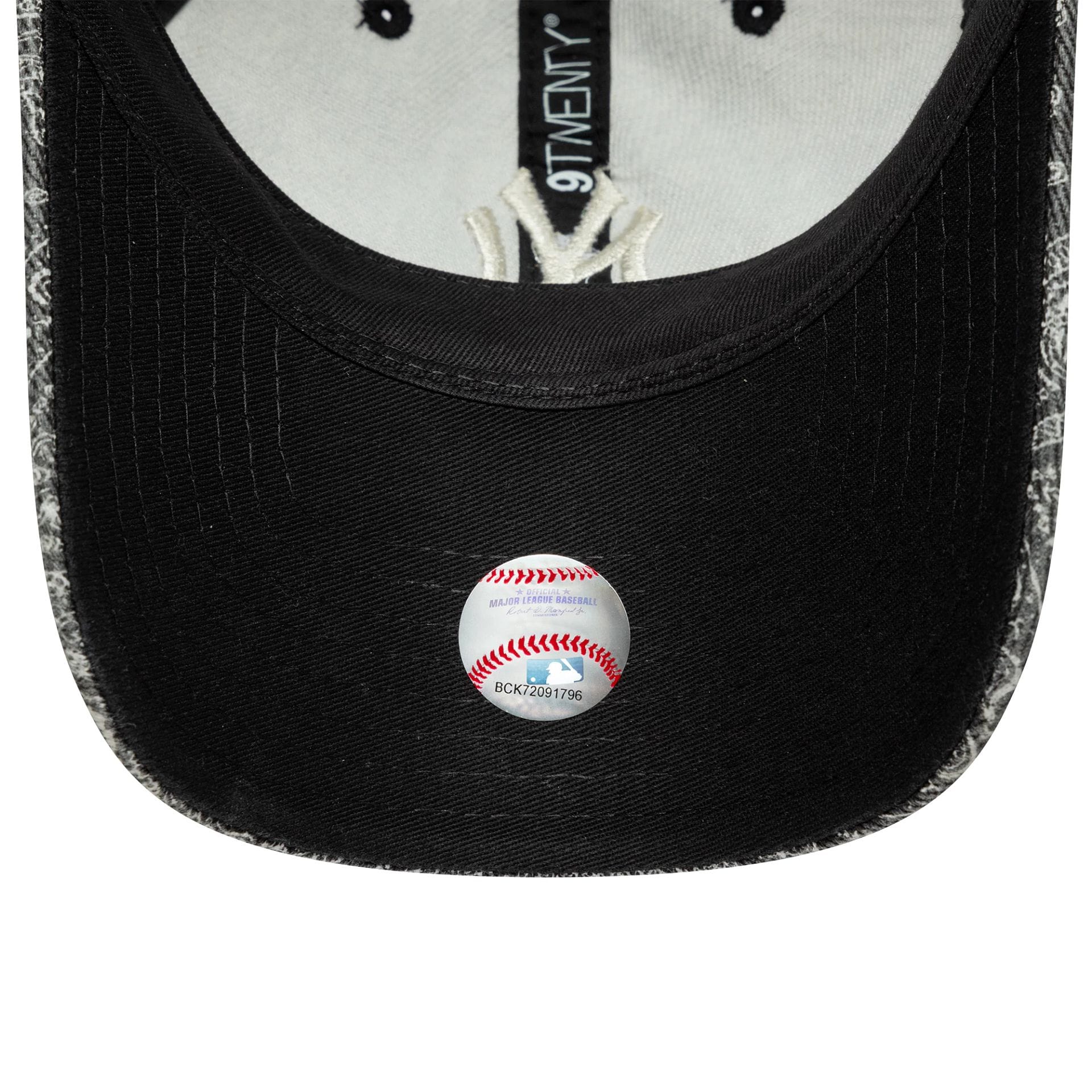 Pictured is this MLB Washed Paisley New York Yankees 9TWENTY in black. 5