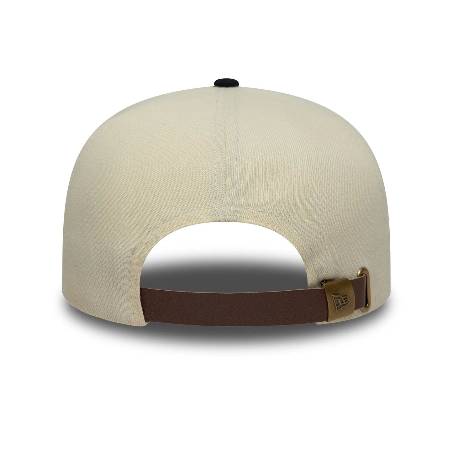 Pictured is this New Era Outdoor Graphic 19TWENTY cap in light beige. 4