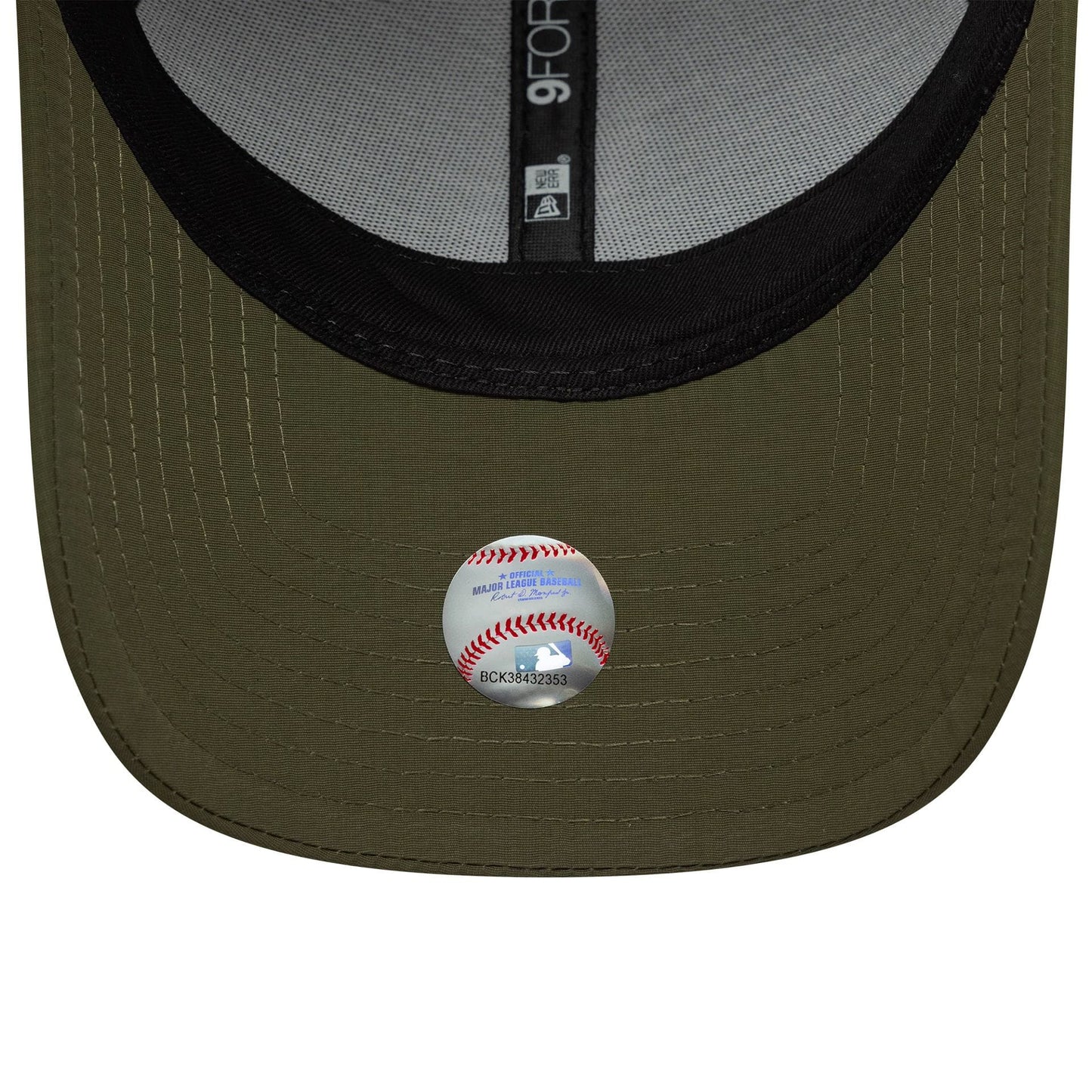 Pictured is this MLB Recycled Midi LA Dodgers 9FORTY in green. 5