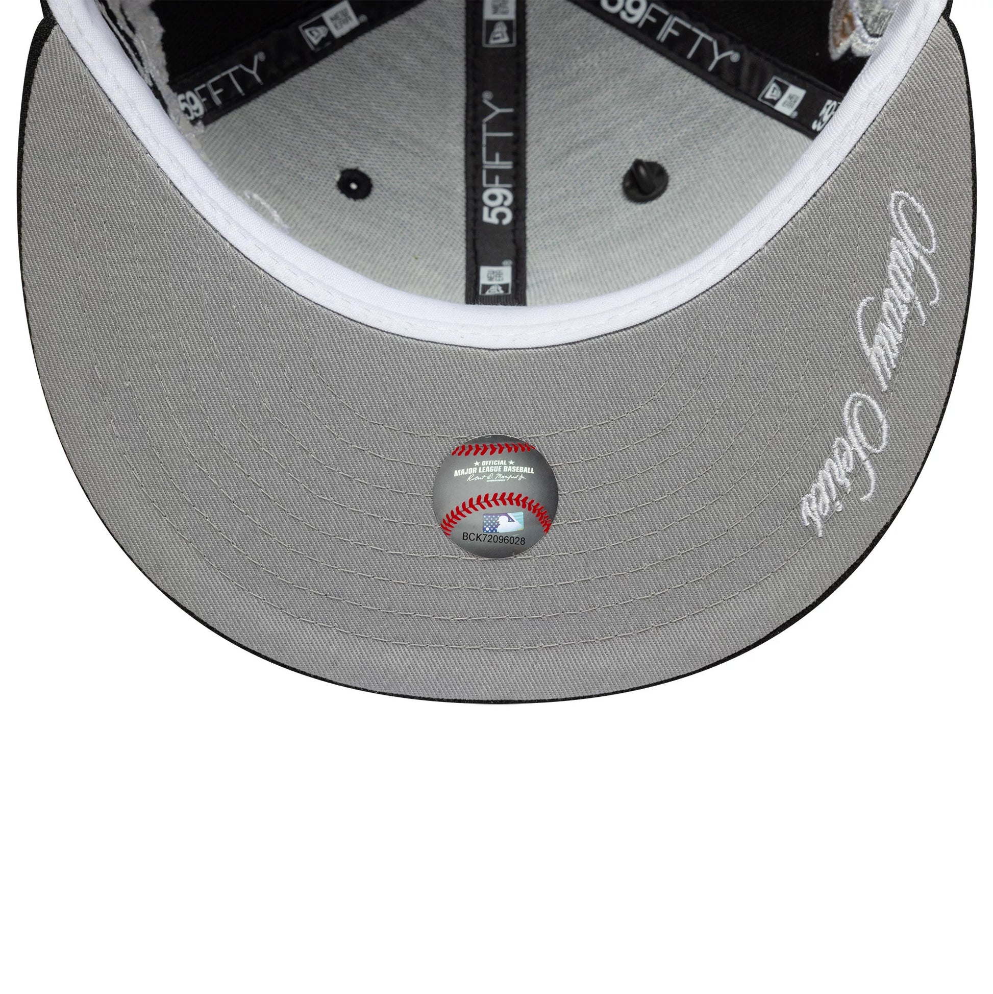 Pictured is this MLB Subway Series New York Mets 59FIFTY Fitted cap in black. 7