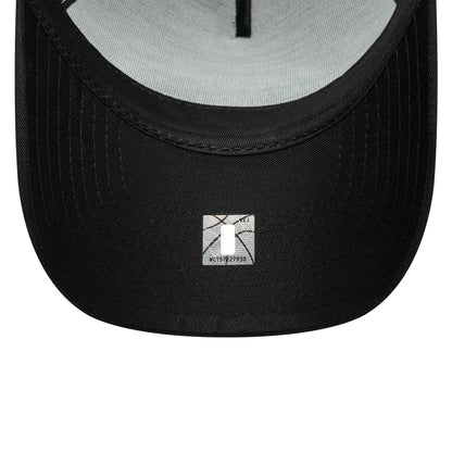 LA Lakers NBA Metallic Black New Era 9FORTY E-Frame Cap, inside view showing the grey undervisor and inner structure of the black curved visor with a central sticker, highlighting the cap's detailed craftsmanship.
