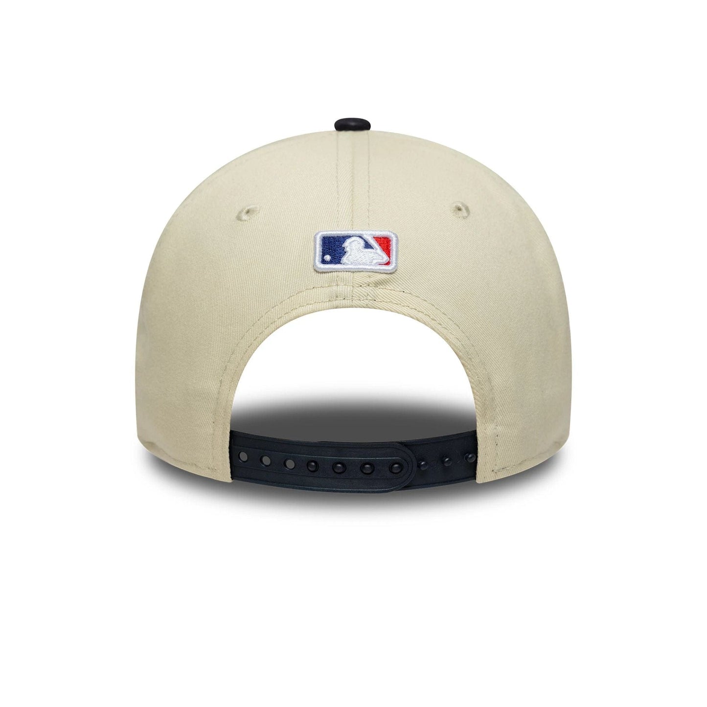 Pictured is this MLB New York Yankees 9FORTY M-Crown in light beige. 4