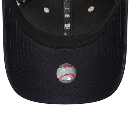Pictured is this MLB New York Yankees 9FORTY M-Crown in light beige. 5