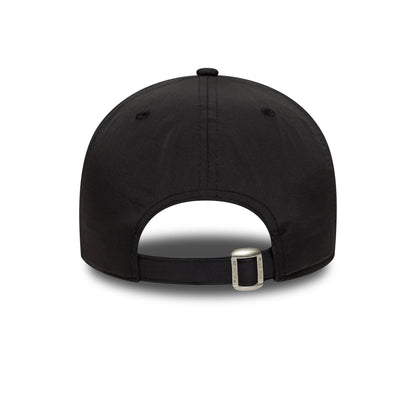 Pictured is this NBA Recycled Midi Chicago Bulls 9FORTY in black. 4