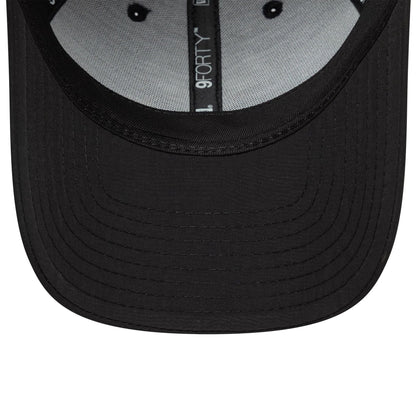 Pictured is this NBA Recycled Midi Chicago Bulls 9FORTY in black. 5