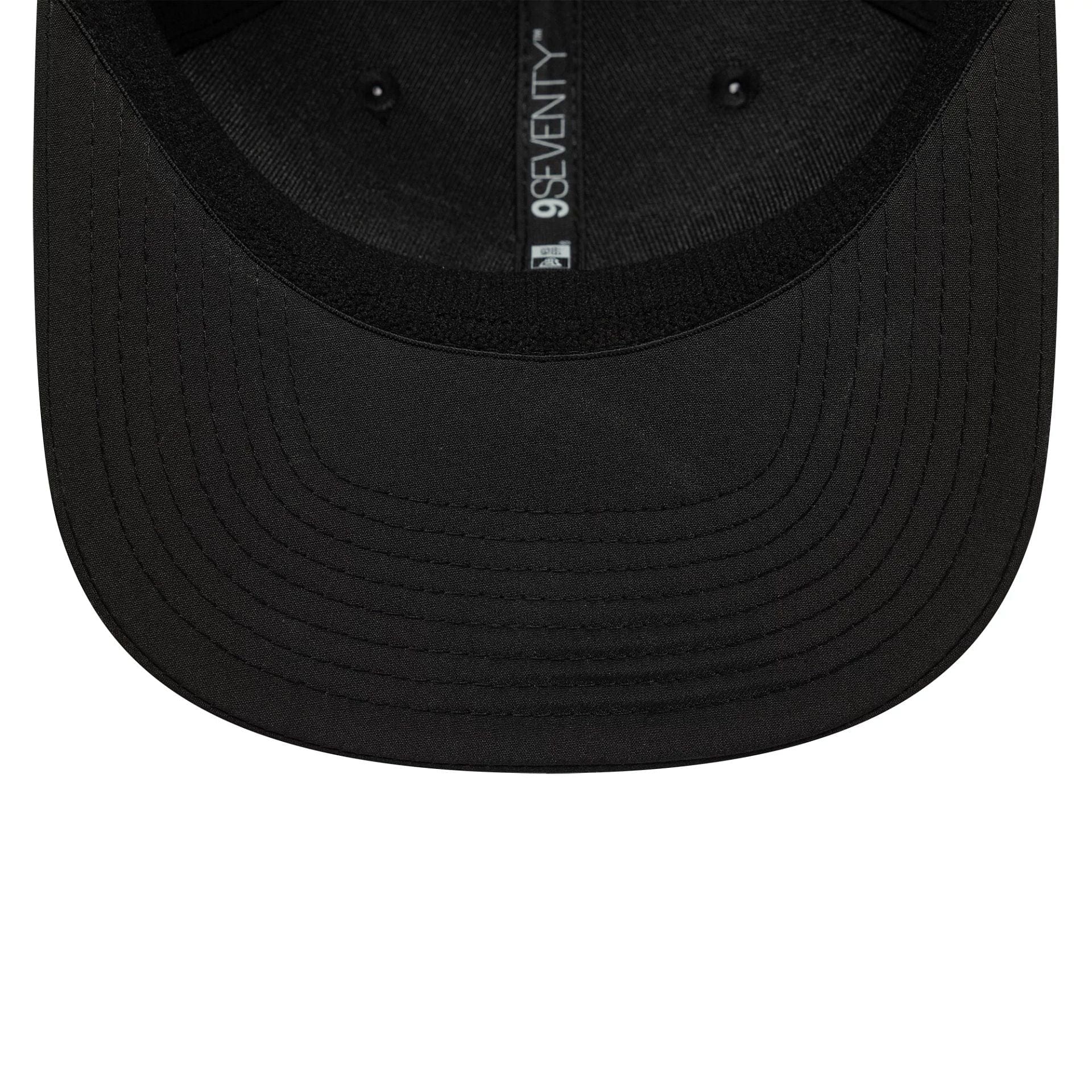 Pictured is this AC Milan TPU 9SEVENTY Stretch Snap in black. 5