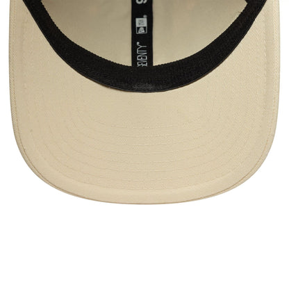 Pictured is this Ducati Motor Logo 9SEVENTY Stretch Snap in light beige. 5