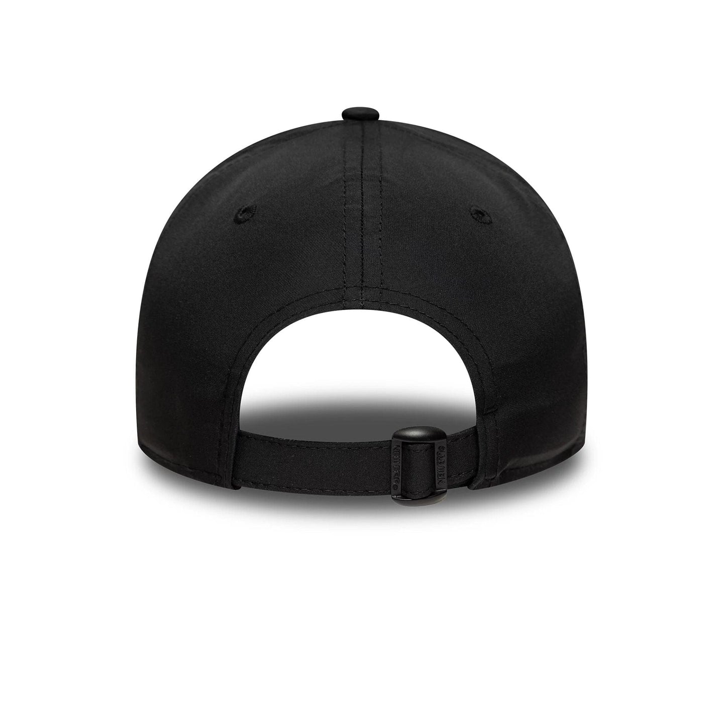 Pictured is this Youth Reflective Manchester United FC 9FORTY in black. 4