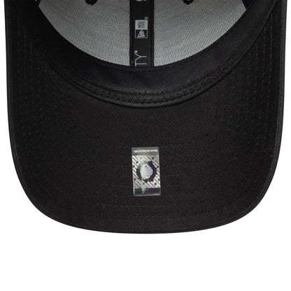 Pictured is this Youth Reflective Manchester United FC 9FORTY in black. 5