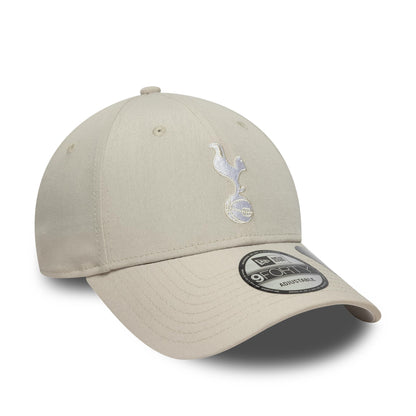 Repreve® Tottenham Hotspur FC Cream New Era 9FORTY Adjustable Cap, three-quarter view showing the white embroidered Tottenham Hotspur logo on the front panel, with a curved cream visor and 9FORTY size sticker.