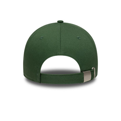 Pictured is this Essential Vespa 9FORTY in dark green. 4