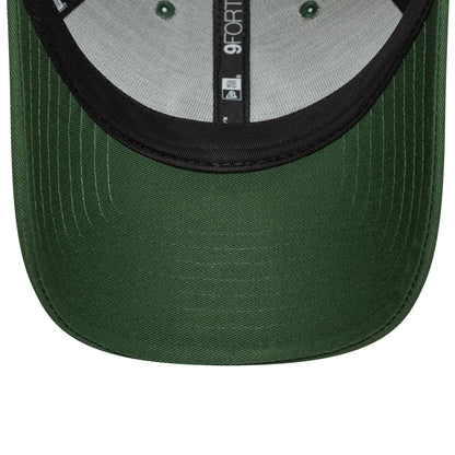 Pictured is this Essential Vespa 9FORTY in dark green. 5